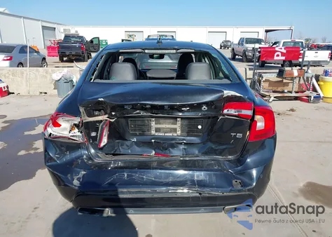 2015 Volvo S60 T5 Premier z USA, uszkodzony, nr VIN YV140MFK2F1358585